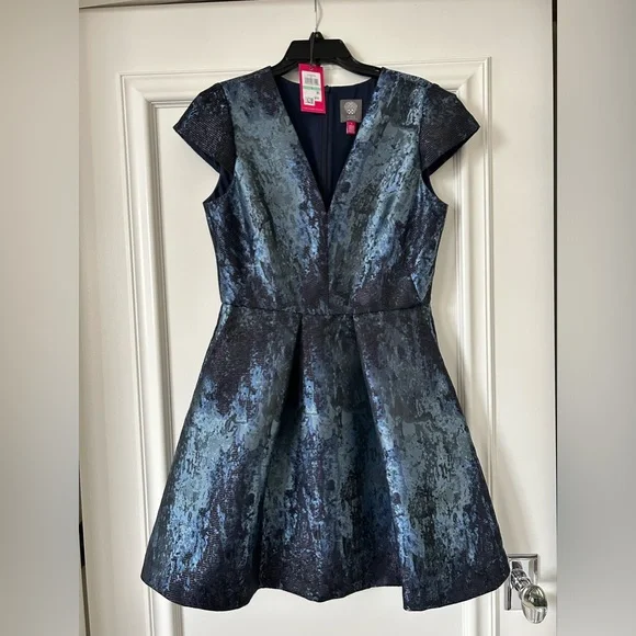 ⭐️⭐️Host Pick ⭐️Vince Camuto Metallic Abstract Print Jacquard Fit & Flare Dress